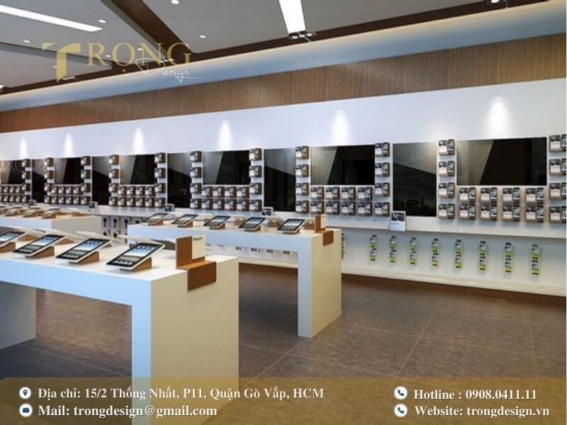 Cửa hàng điện tử rộng rãi, sử dụng tông trắng/gỗ.