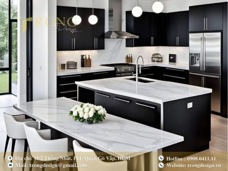 Phong cách sang trọng với sự kết hợp của màu đen và mặt bàn đá cẩm thạch trắng.