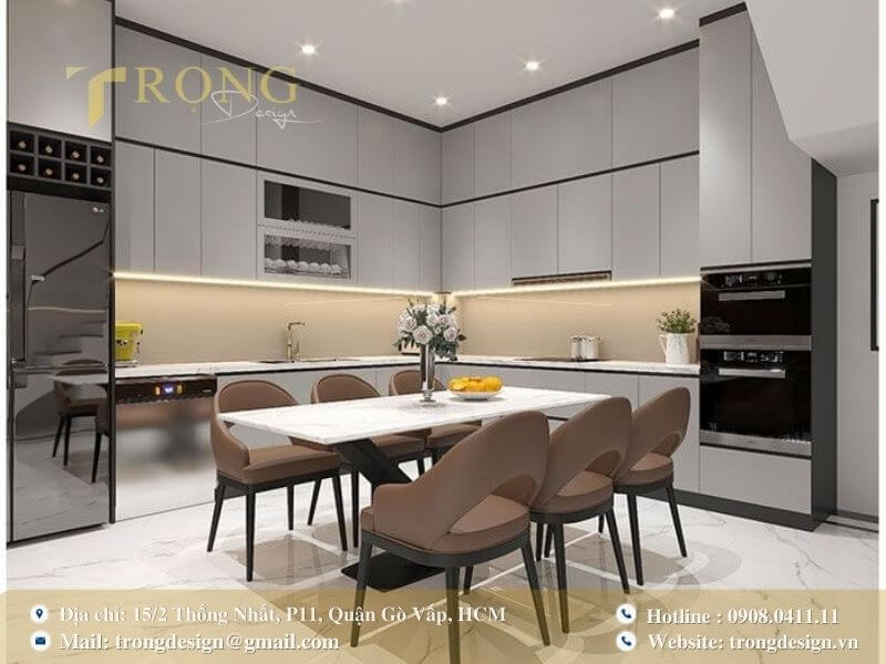 Bếp hiện đại với tông màu xám, điểm nhấn là đường viền đen và ghế bọc da nâu.