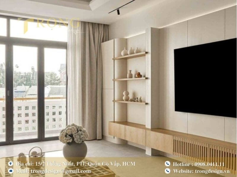 Thiết kế hiện đại, tối giản với cửa kính lớn đón ánh sáng tự nhiên.