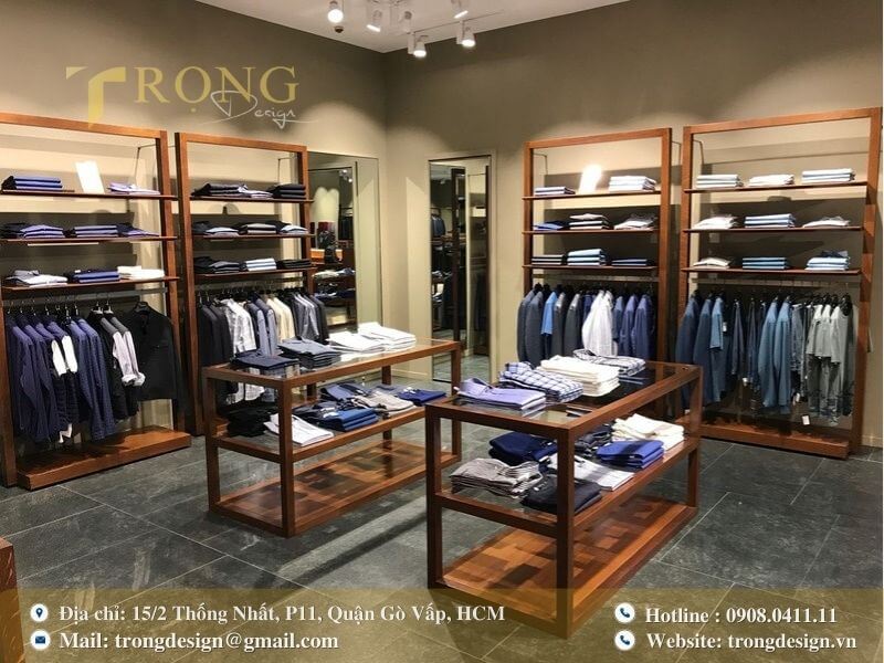 Trang phục thường ngày tối giản với gam màu trung tính và thiết kế gọn gàng.
