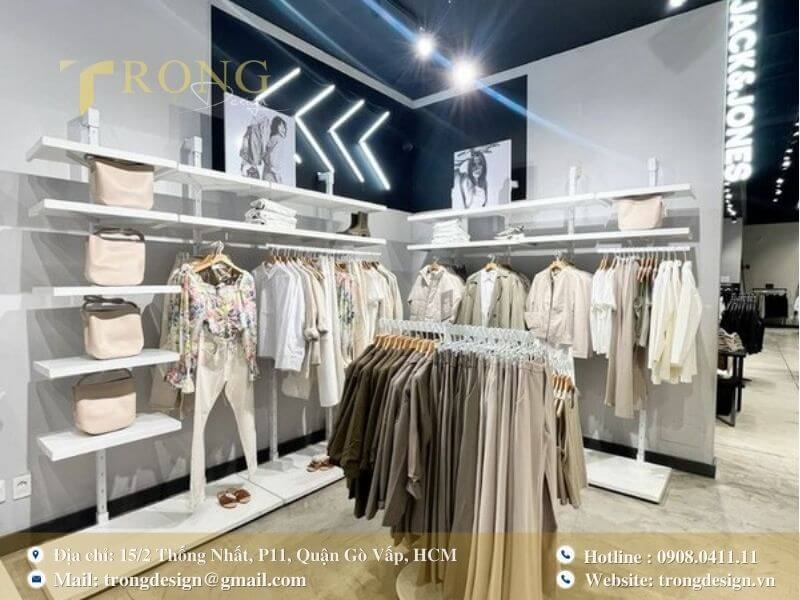 Phong cách nữ tính, nhẹ nhàng với các trang phục tông màu pastel và kem.